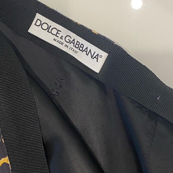 Dolce & Gabbana Silk Leopard print pencil skirt. - Picture 2 of 6